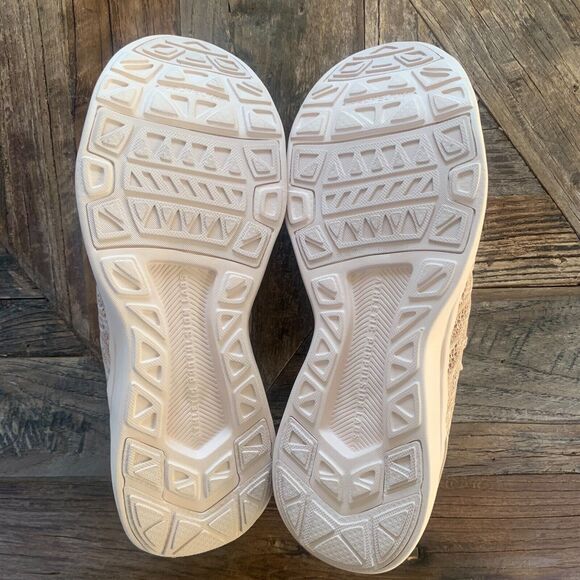 NWOB APL TechLoom Wave Mélange Mesh Running Sneakers | Sand | M US 9.5/W US 7.5 main image 13
